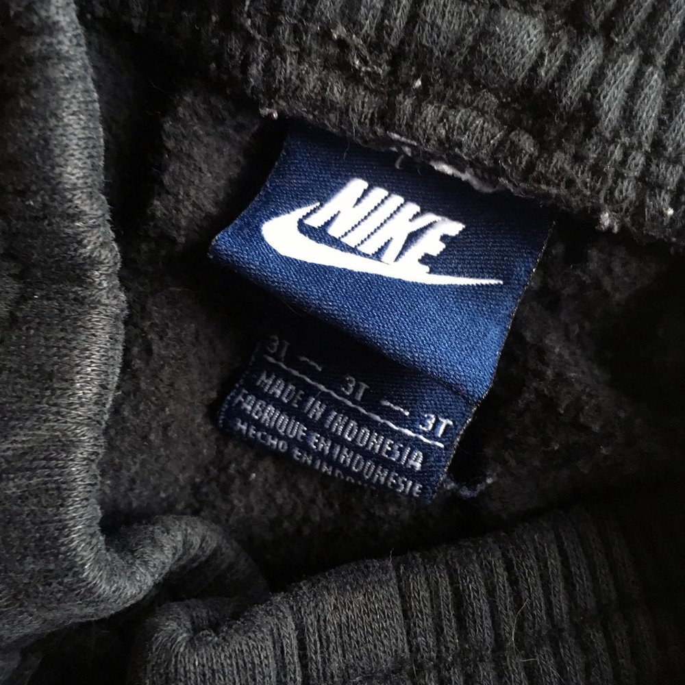 Nike black sweatpants 3T - Picture 3 of 5